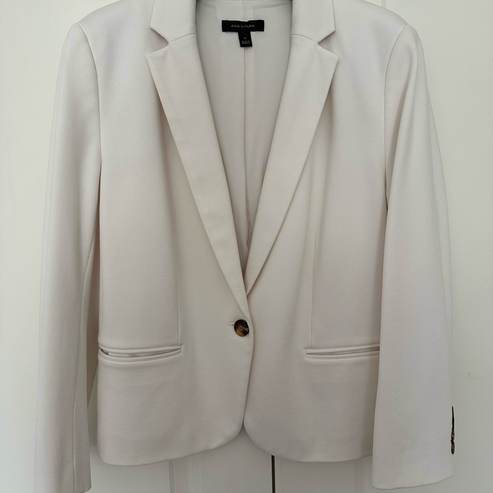 Ann Taylor Women’s Cream Blazer